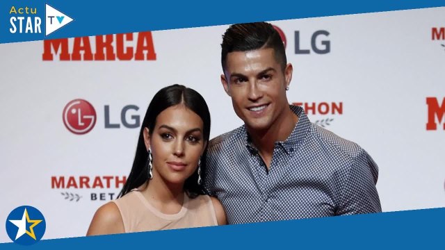Cristiano Ronaldo découvre son nouveau pays : week-end dans un parc d'attraction avec ses amours