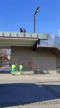 Pintadas de Arran en Montjuïc un día antes de la cumbre hispano-francesa