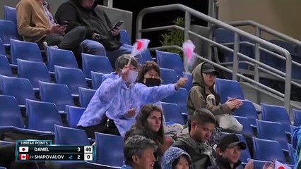 "Je pense que c'est excessif" : Shapovalov perturbé par les fans japonais de Daniel