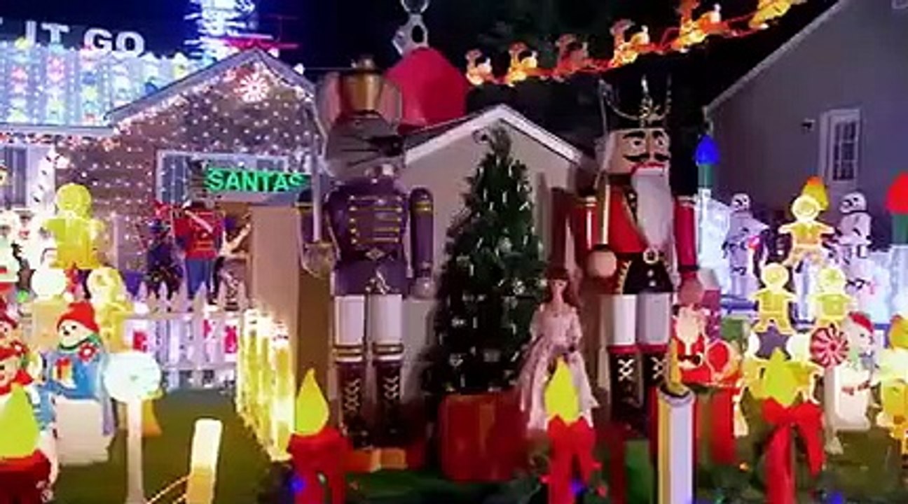 The Great Christmas Light Fight - Se5 - Ep01 HD Watch