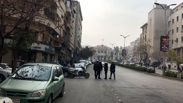 سوريا.. تدهور اقتصادي مع استمرار تهاوي الليرة أمام الدولار