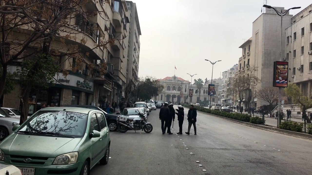 سوريا.. تدهور اقتصادي مع استمرار تهاوي الليرة أمام الدولار