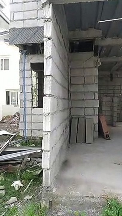 Cette maison a été construite de façon très douteuse par les maçons