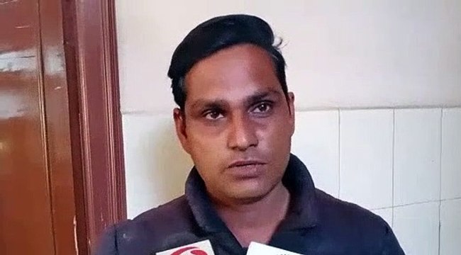 सांड के उठाकर फैंकने से महिला का पैर टूटा