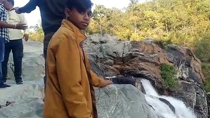 प्रकृति के बीच कलकल ध्वनि से बह रहा देवकोणार