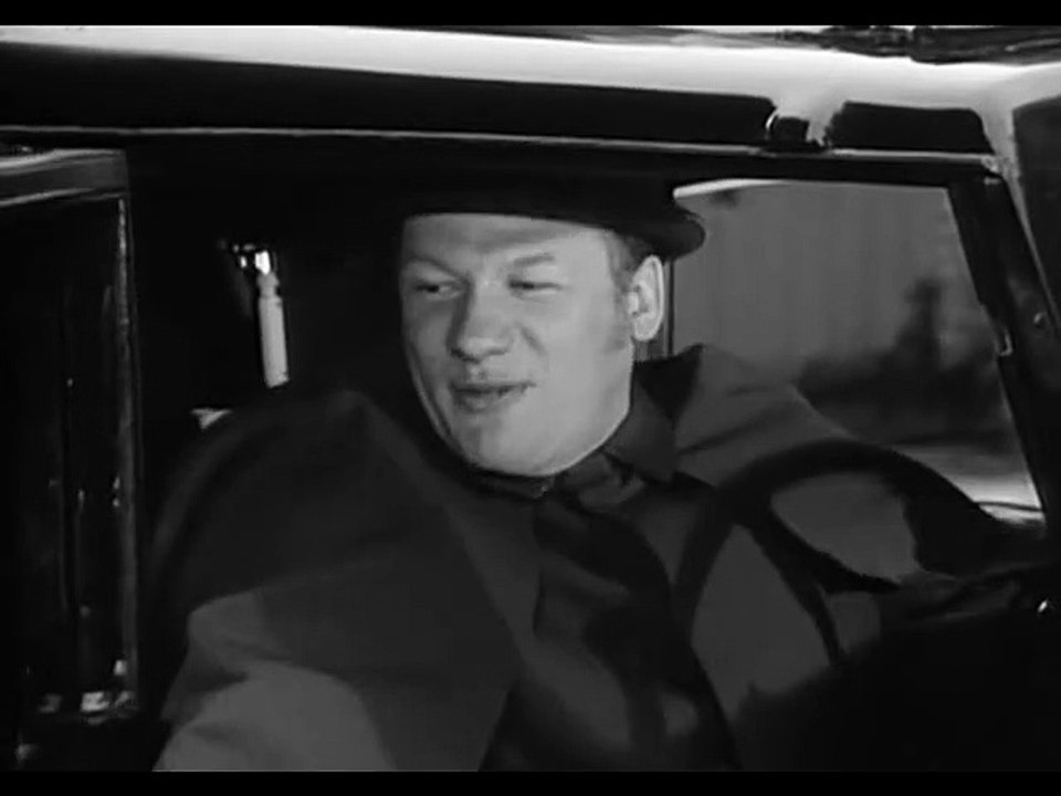 Graf Yoster gibt sich die Ehre  S02E01  - Adel hats leichter