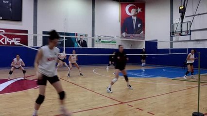 KIRKLARELİ - Kadınlar İş Voleybol, gruptan namağlup çıkmayı hedefliyor