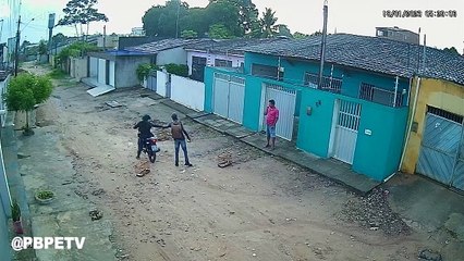 LADRÕES DE PÁSSAROS EM PEDRAS DE FOGO
