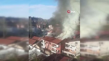 Zonguldak'ta dört katlı evin çatısında yangın