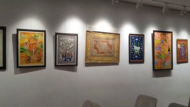 स्वराज भवन में चल रही पेंटिंग एग्जीबिशन, 35 स्टूडेंट की पेंटिंग हुई शामिल