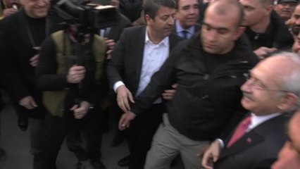 Kılıçdaroğlu, Gaziantep'te… Yurttaşlar Kılıçdaroğlu'nu Havalimanında "İktidar" Sloganı ile Karşıladı