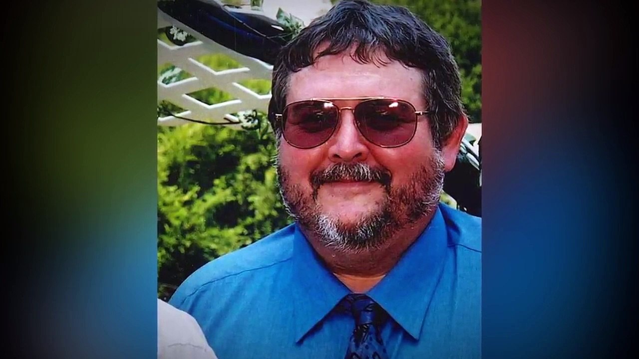 Mur-'der in the Heartland - Se3 - Ep02 - Money Can't Buy You Love HD Watch