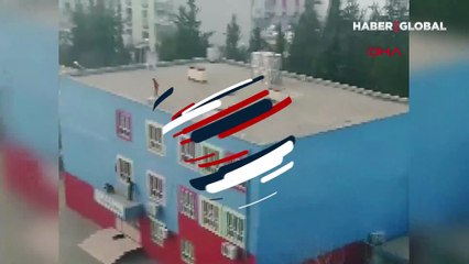 Yürekler ağza geldi! Okul çatısından pencerelere tutunarak inen çocuk kamerada