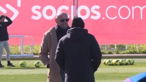 Monchi acude al primer entrenamiento del Sevilla para preparar el partido de Liga contra el Cádiz