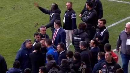 Türkiye Kupası'nda olay kavga! Emre Belözoğlu ve Pirlo birbirine girdi