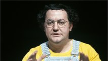 VOICI - Coluche au plus mal sur le tournage de Banzaï : ces épreuves qu'il traversait seul en privé