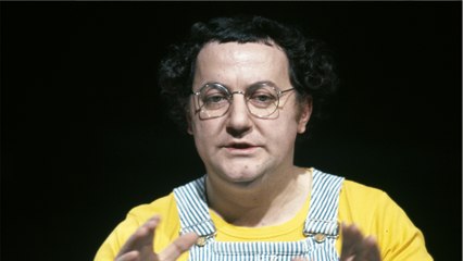 VOICI - Coluche au plus mal sur le tournage de Banzaï : ces épreuves qu'il traversait seul en privé