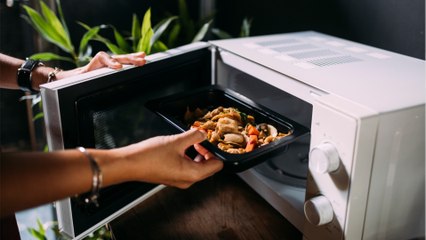 People shocked to learn the correct way to microwave food