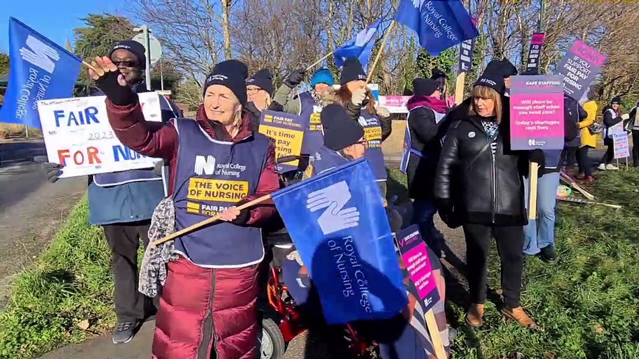 Nurses on strike outside Bognor Regis War Memorial Hospital