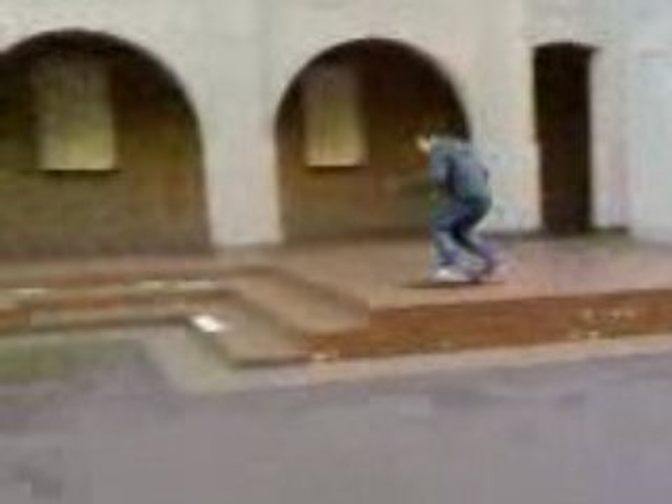 BASTiEN Ki SE TOLE EN SKATE