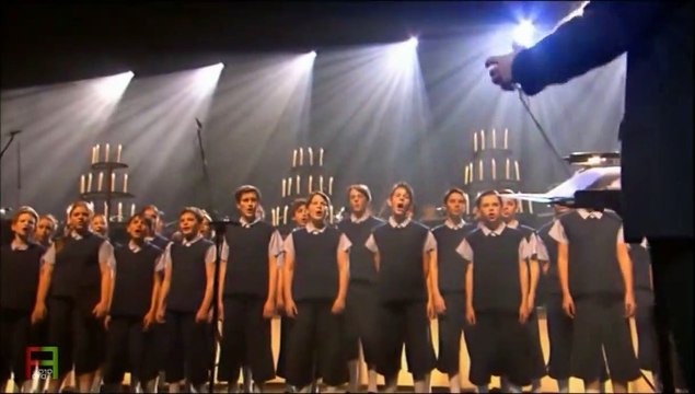 Les Choristes chantent Vois sur ton chemin en live