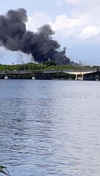 Galeão: incêndio atinge galpão no terminal de cargas do aeroporto no Rio