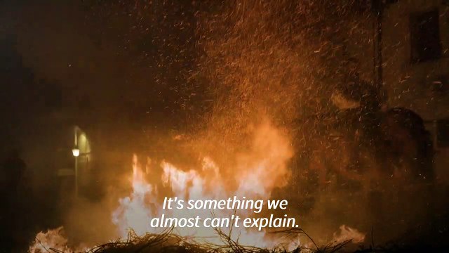 Horses run through fire in Spanish 'Las Luminarias' festival