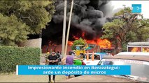 Impresionante incendio en Berazategui: arde un depósito de micros