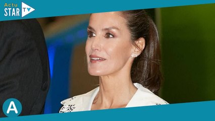 Letizia d'Espagne : Col Claudine XXL, bijoux hors de prix et look 100% noir... La reine ultra-stylée