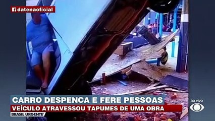 Carro despenca e fere pessoas em Santa Catarina 18/01/2023 16:53:23