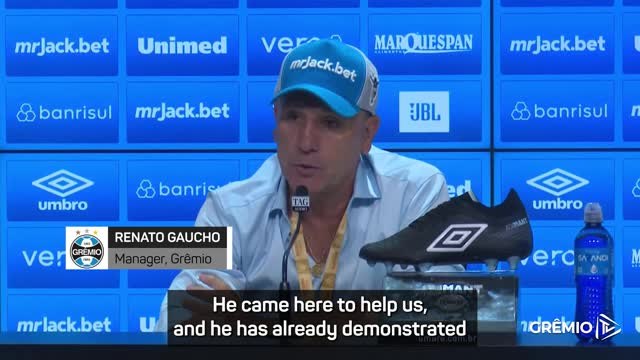 Gremio manager praises Suárez after dream hat-trick debut