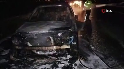 Seyir halindeki otomobil küle döndü