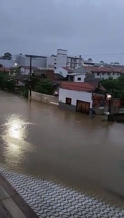 Temporal alaga casas, danifica estradas e destrói lavouras em Mafra