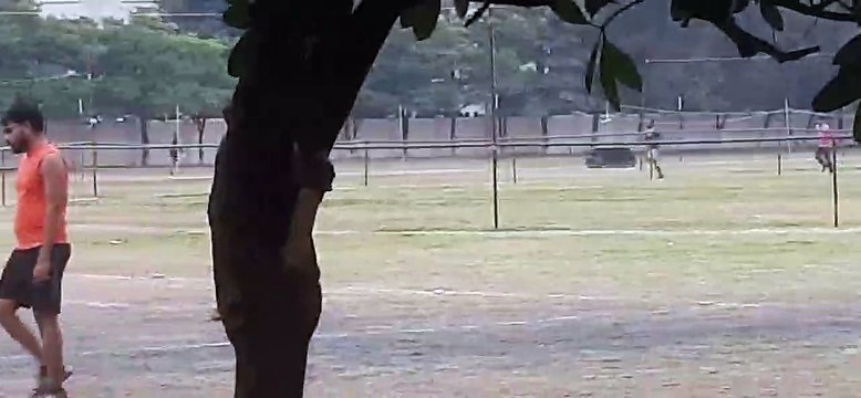 Women ran with 20 kg sack, showed enthusiasm