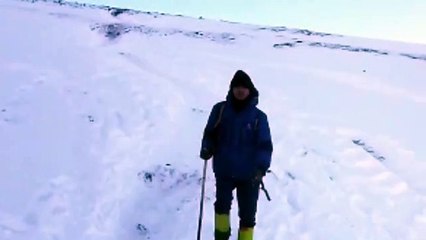 माइनस 17 डिग्री तापमान में 12500 फुट केदारकांठा चोटी पर खेमराज ने लहराया तिरंग