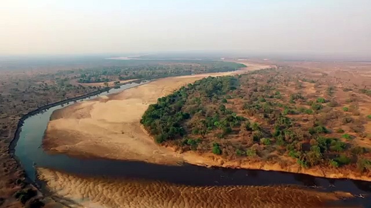 Africa's Hunters - Se1 - Ep03 - Bound By Blood HD Watch