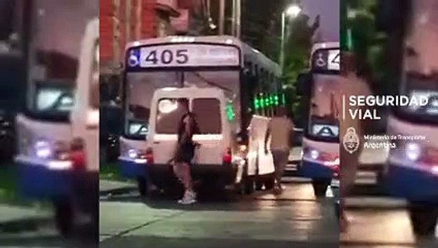 Suspenden la licencia a conductor que agredió a chofer de colectivo tras incidente de tránsito