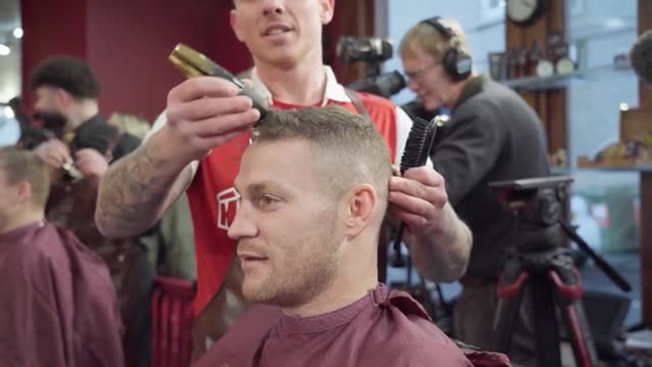 Bristol rovers rasieren ihre köpfe für anderton