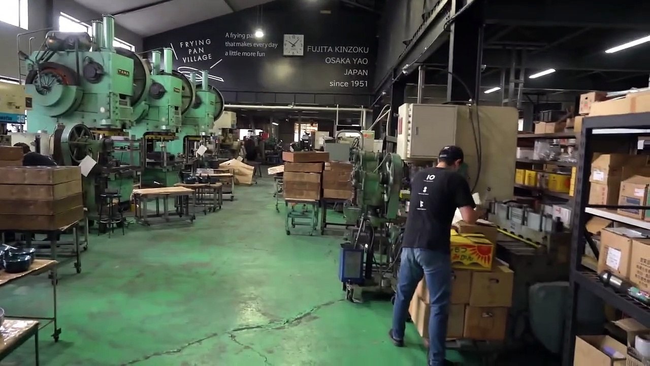 Fryer mass production process. A design award-winning frying pan in Japan