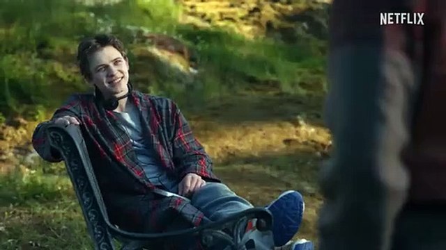 THE MIDNIGHT CLUB Official Trailer THE MIDNIGHT CLUB Bande-annonce officielle