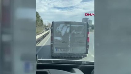 İSTANBUL-BAŞAKŞEHİR'DE AMBULANSA YOL VERMEYEN MİNİBÜS SÜRÜCÜSÜNE CEZA