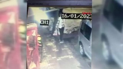 MARKETTEKİ HIRSIZLIK GÜVENLİK KAMERASINA YANSIDI