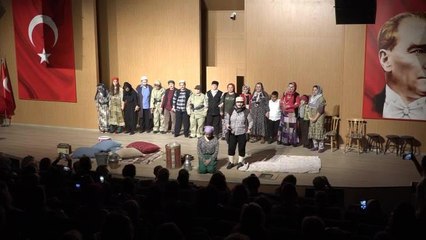 Karabağlar Belediyesi Semt Merkezlerinden Tiyatro Sahnesine