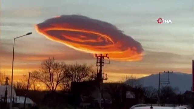 Yer: Bursa... Gökyüzünde ''UFO''yu gören telefona sarıldı