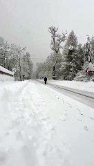 Los peregrinos siguen haciendo el Camino de Santiago en Navarra a pesar de la nieve