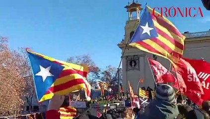 Tensión entre los independentistas con la presencia de Mossos