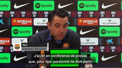 Barcelone - Xavi ne veut pas de départs durant ce mercato : “Très heureux de l’effectif”