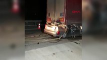 Otomobil, TIR'a arkadan çarptı: 1 ölü