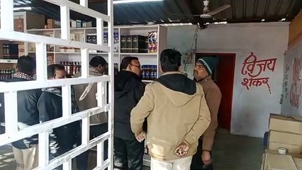 मौके पर जांच करने पहुंची पुलिस