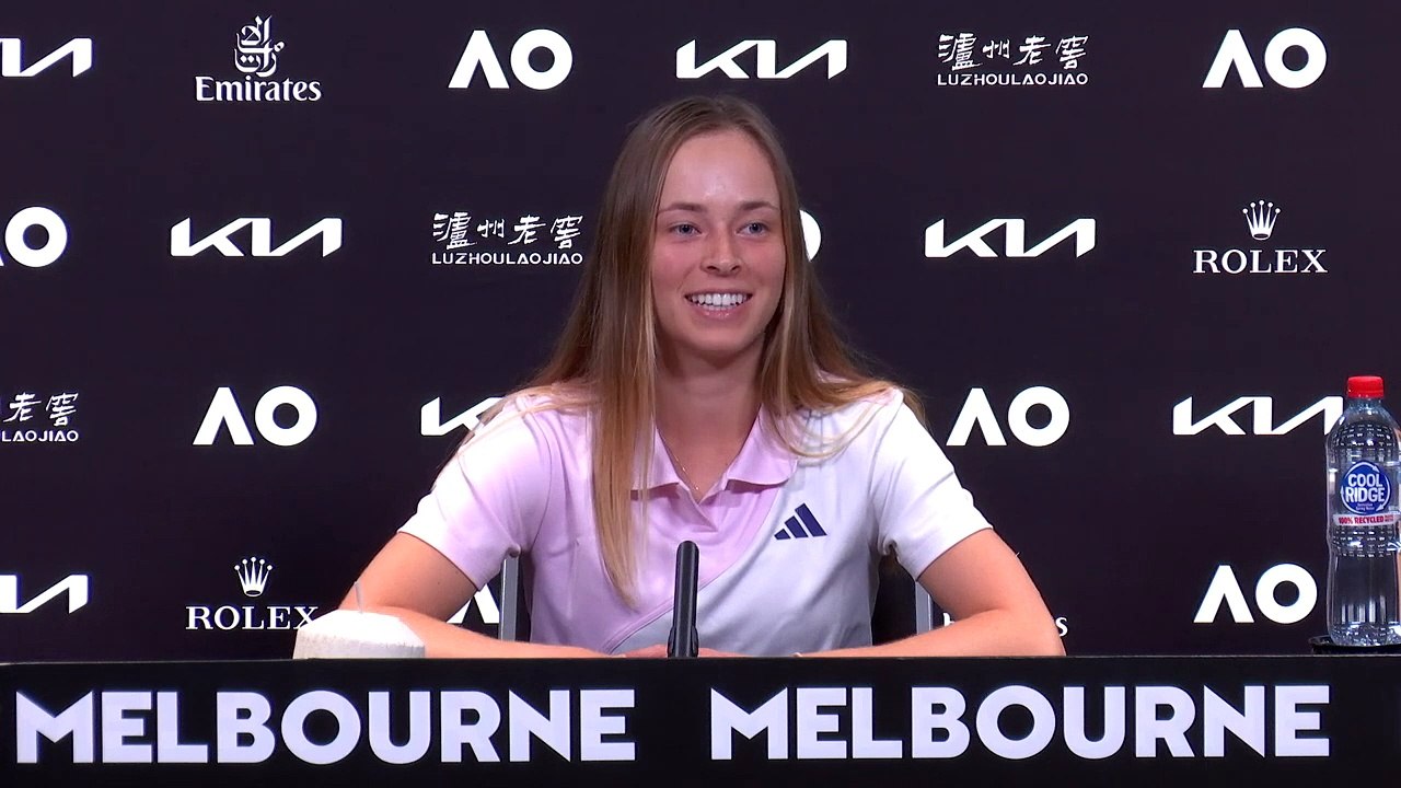 Open d'Australie 2023 - Katie Volynets, on her Ukrainian roots, her emotion beating a Russian player : "I would say that when I step on the court, I kind of try to put the politics aside and just focus on the tennis"